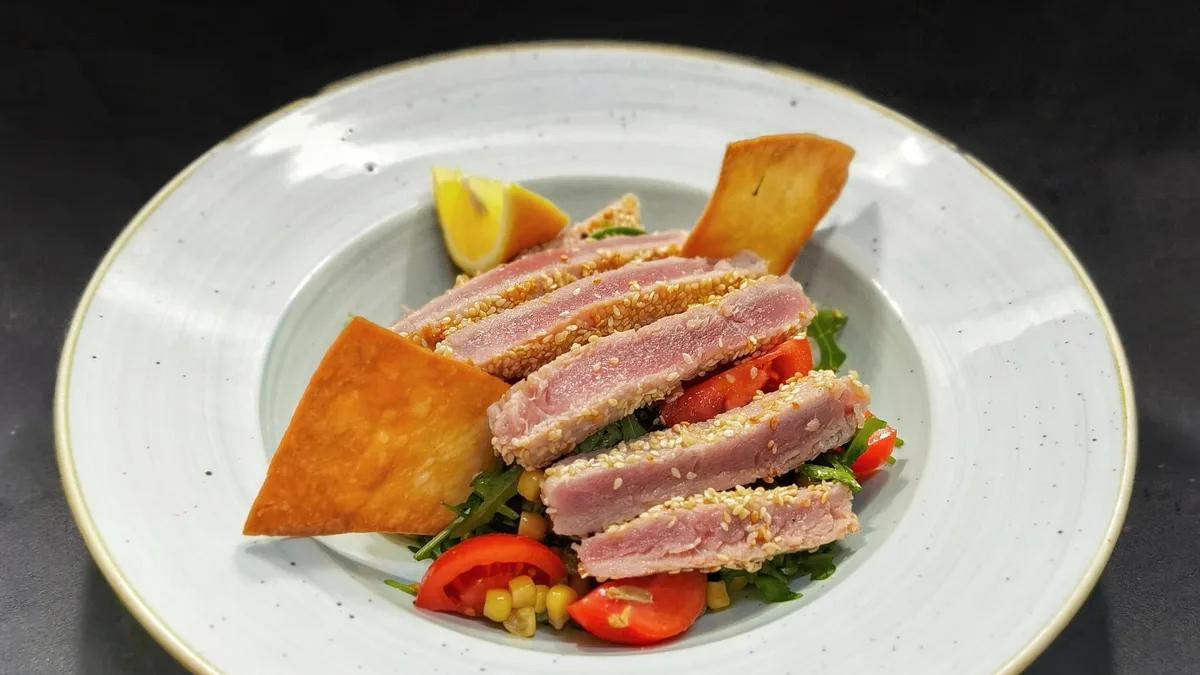Mediteranska tuna salata