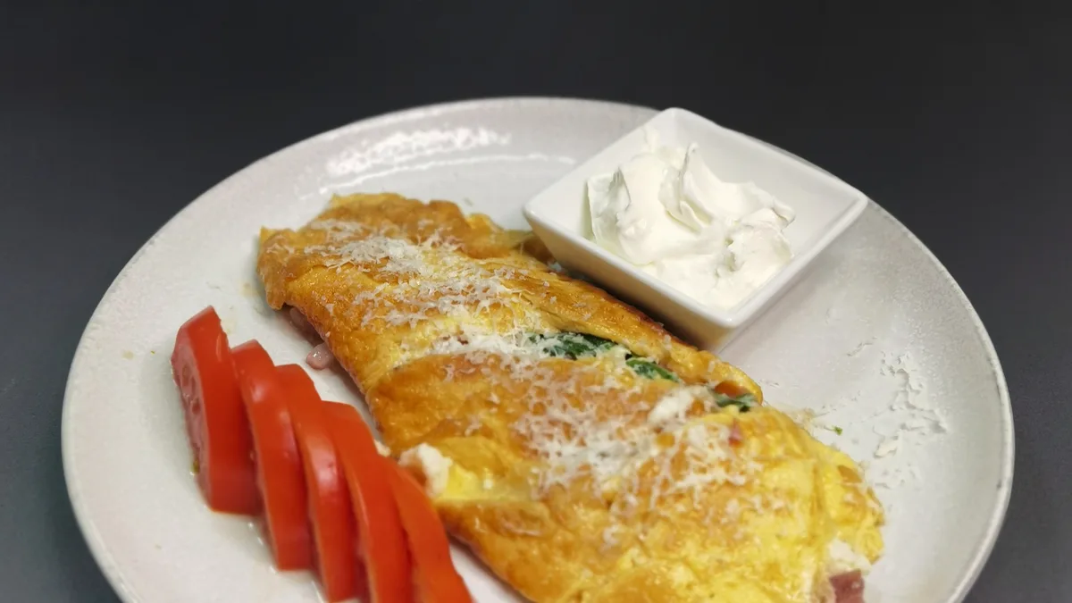 Omlet sa slaninom i kozijim sirom