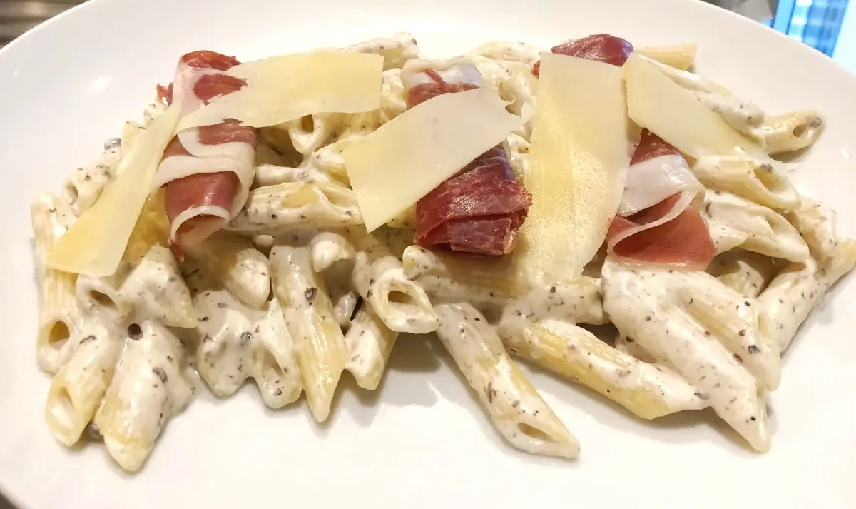 Penne sa pršutom sosom sa tartufima