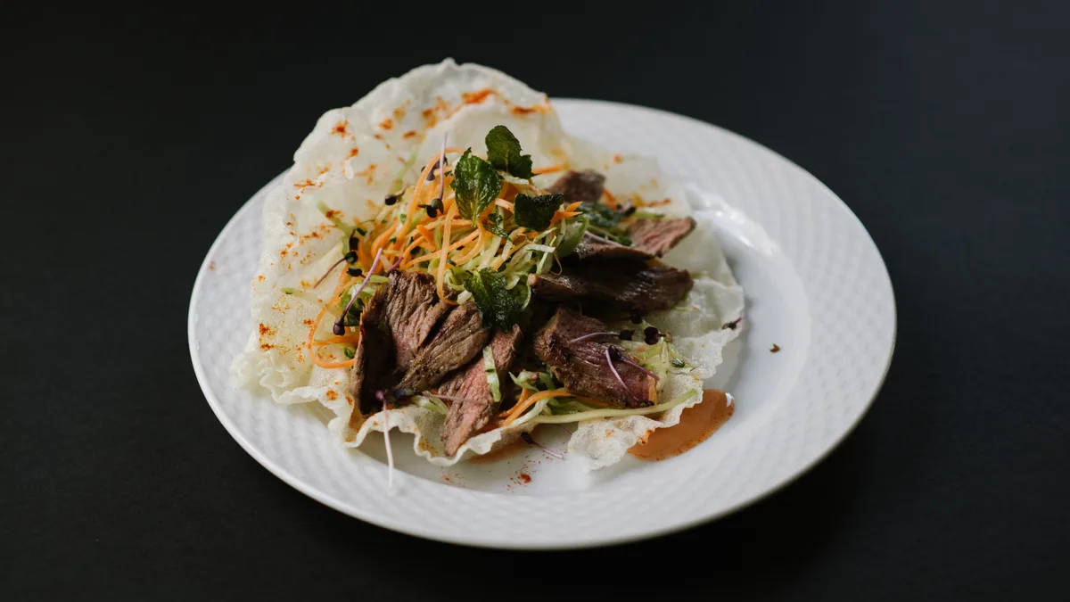 Thai beef salata