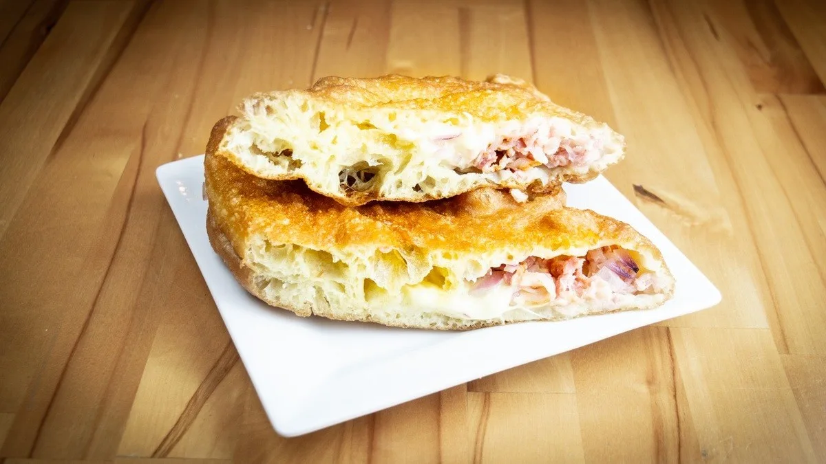 Baconnel töltött lángos