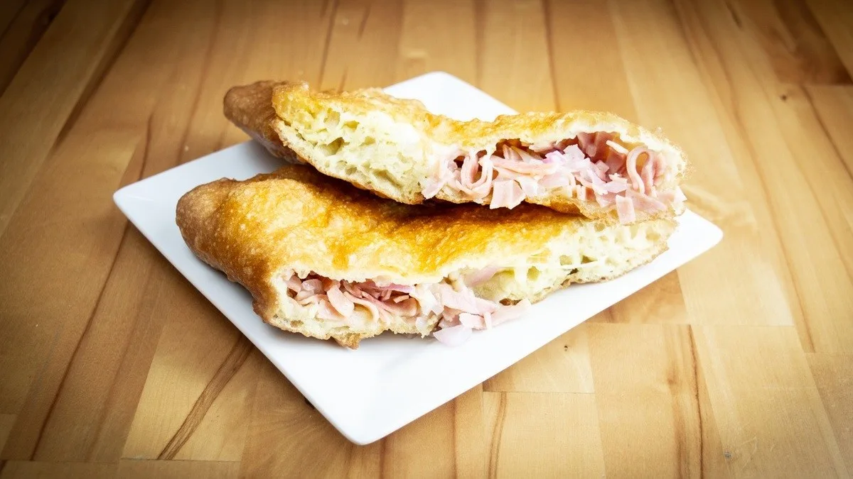 Sonkás töltött lángos