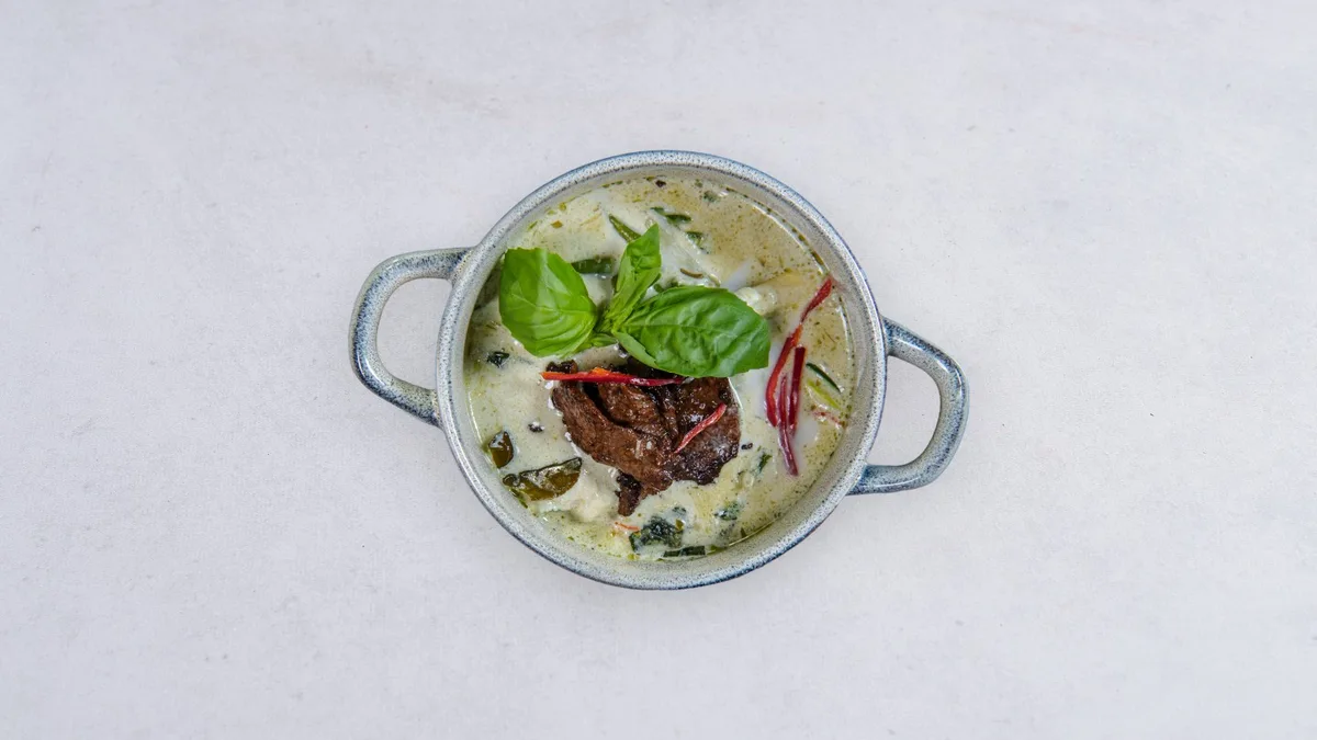Kaeng Keow Wann z wołowiną