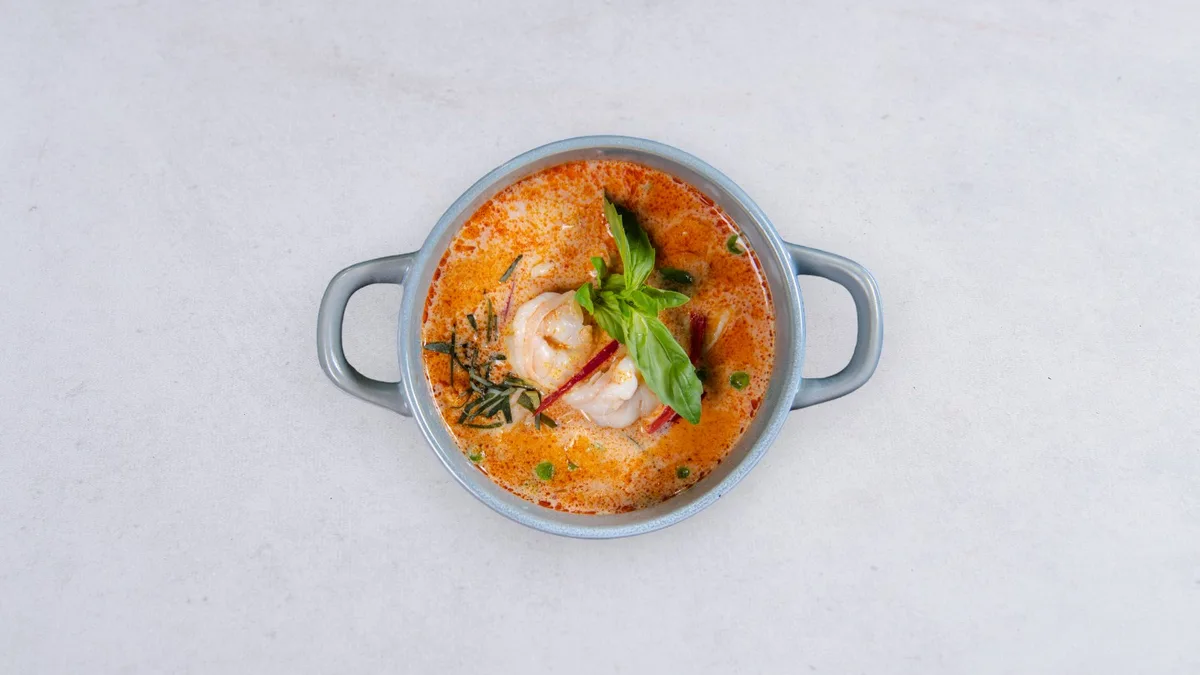 Kaeng Phanaeng z krewetkami