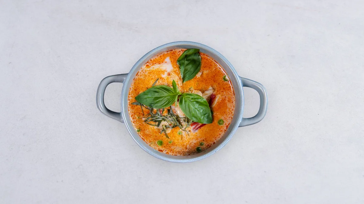Kaeng Phanaeng z kurczakiem