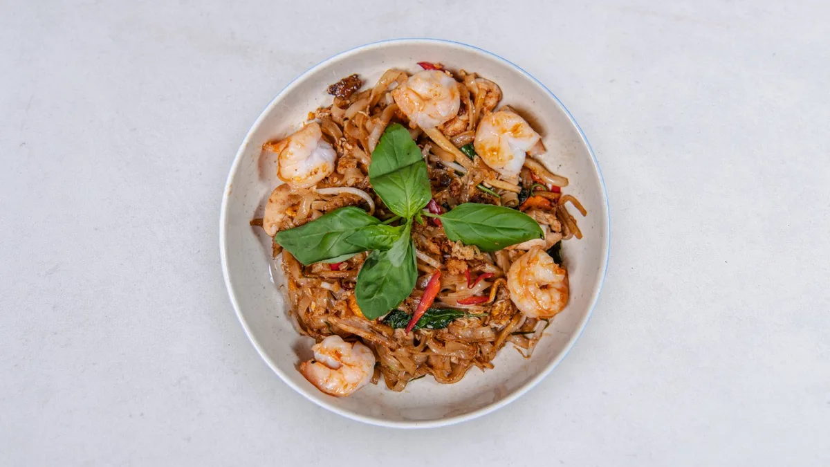 Kuay Tiao Pad Kee Mow z krewetkami