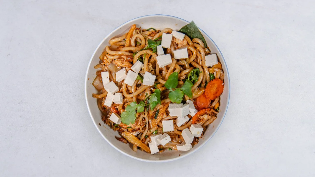 Kuay Tiao Pad Kee Mow z wołowiną