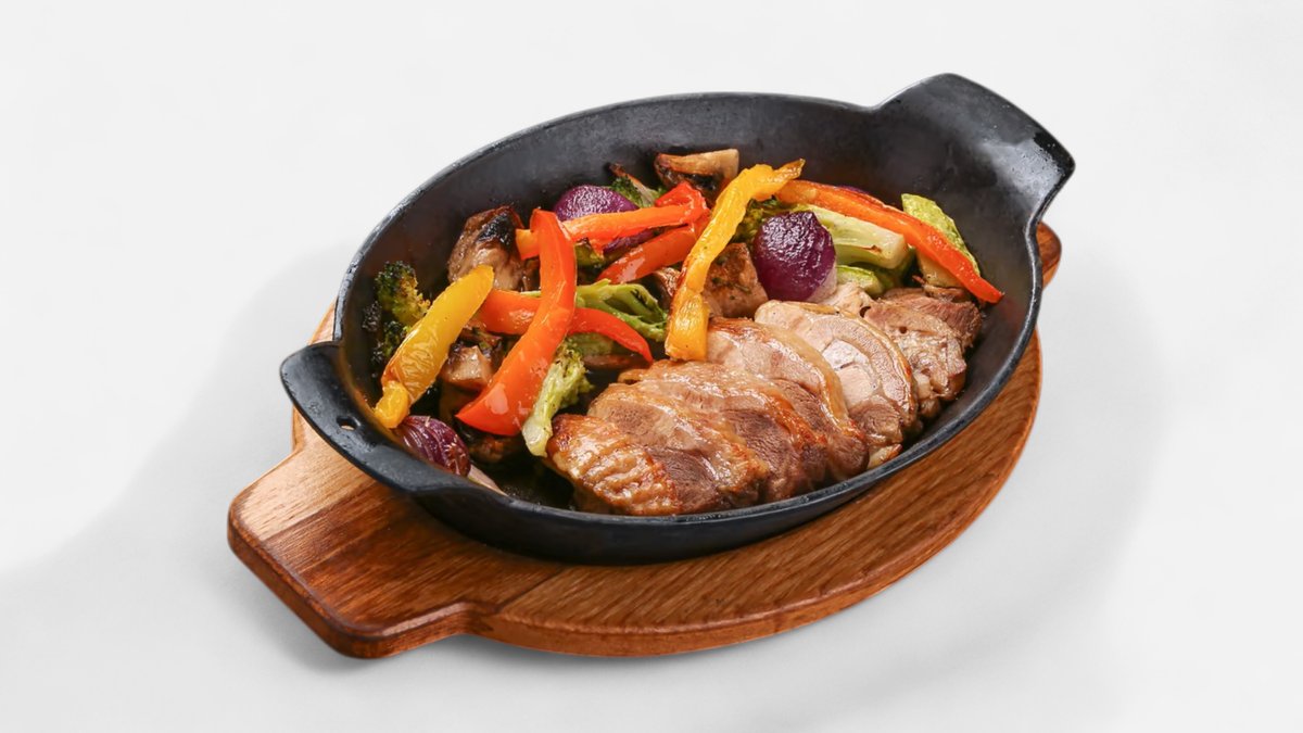 Carne de curcan coaptă cu legume
