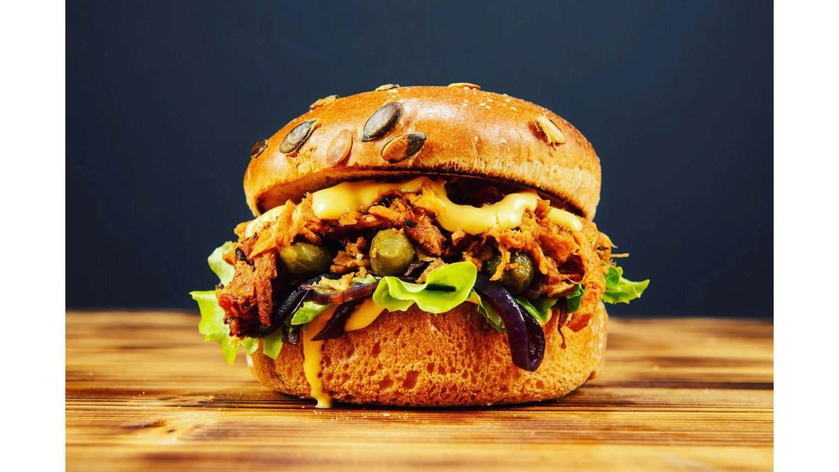 Mamba pulled pork burger + cartofi