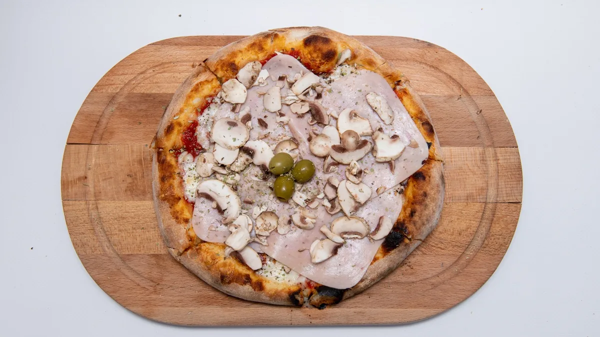 Capricciosa pizza 18cm