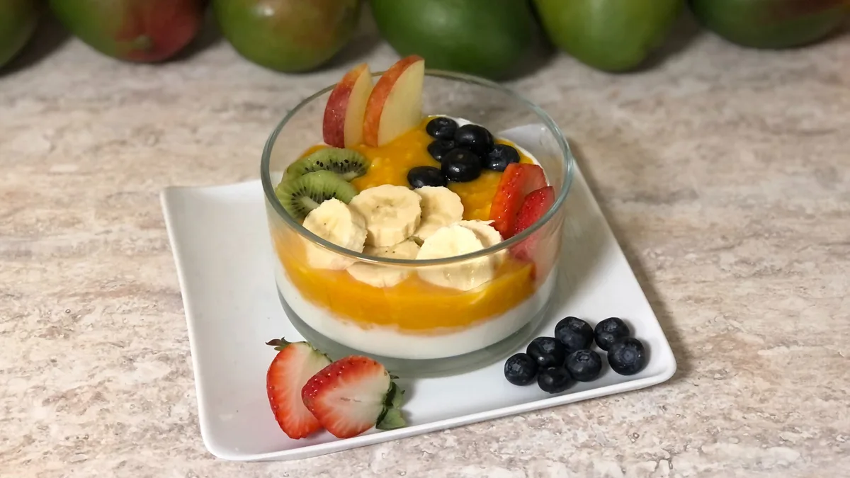 Mangópüré, joghurt