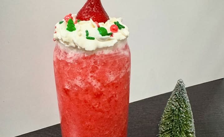 Christmas Tree Strawberry Slush 草莓聖誕樹