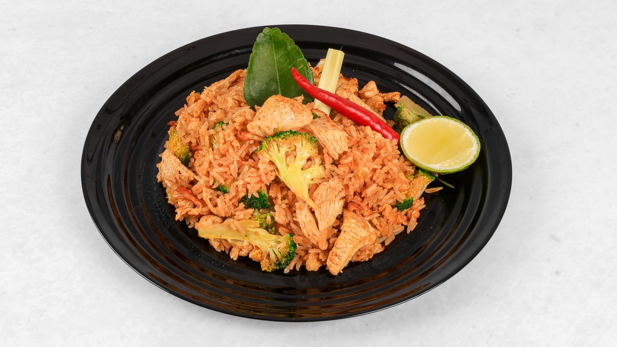 Riž s tom yum pasto in piščancem (rahlo pikantno)