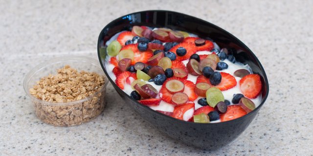 Vanilla Yogurt and Fruit Parfait