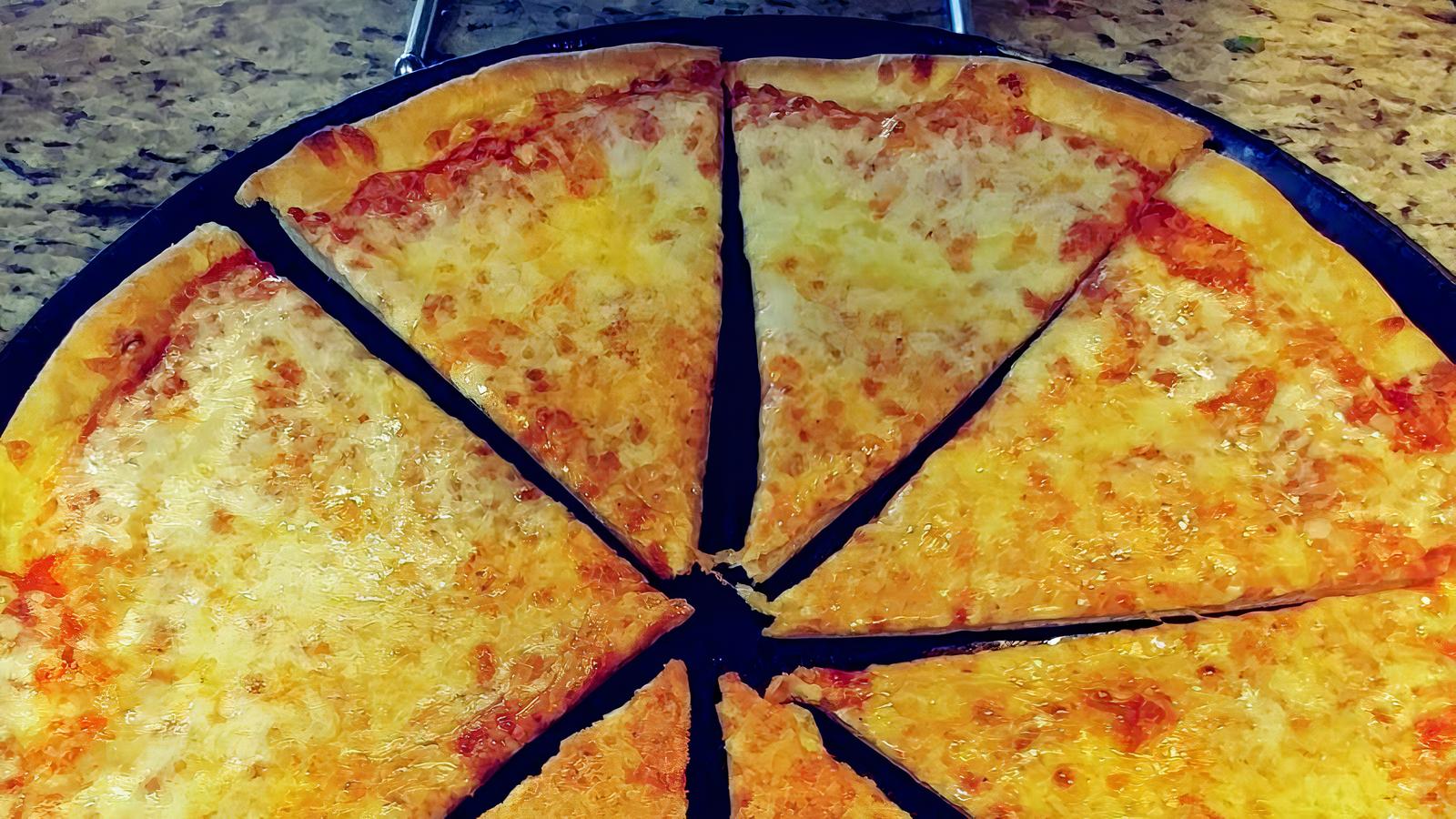 Round Pizza - Medium (14 in)