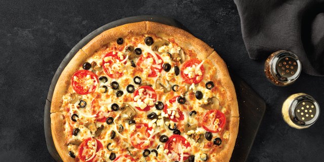 Gluten-Free Garden Pizza w/ Cauliflower Crust