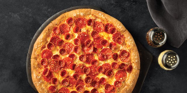 Gluten-Free Pepperoni Magnifico Pizza w/ Cauliflower Crust