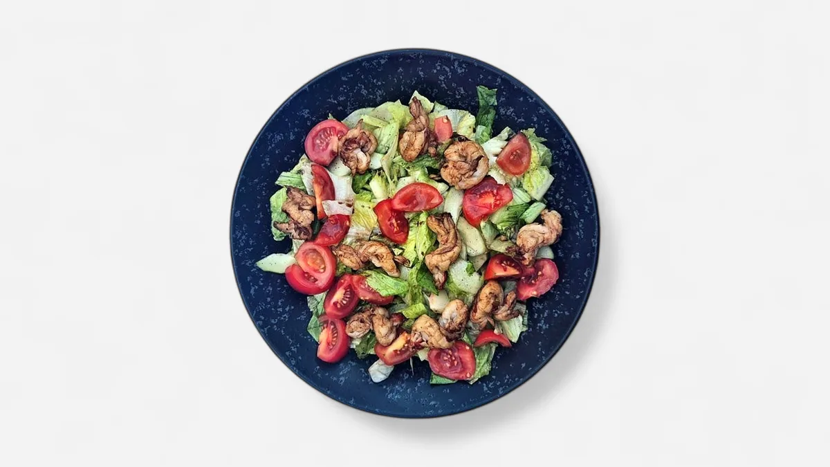 Salata s kozicama i uljem od bosiljka