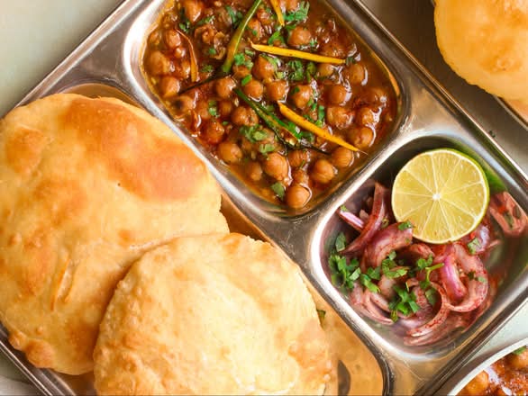 Cholae Bhatura
