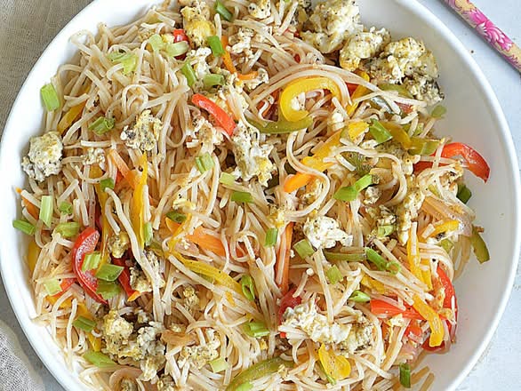 Egg Hakka Noodles