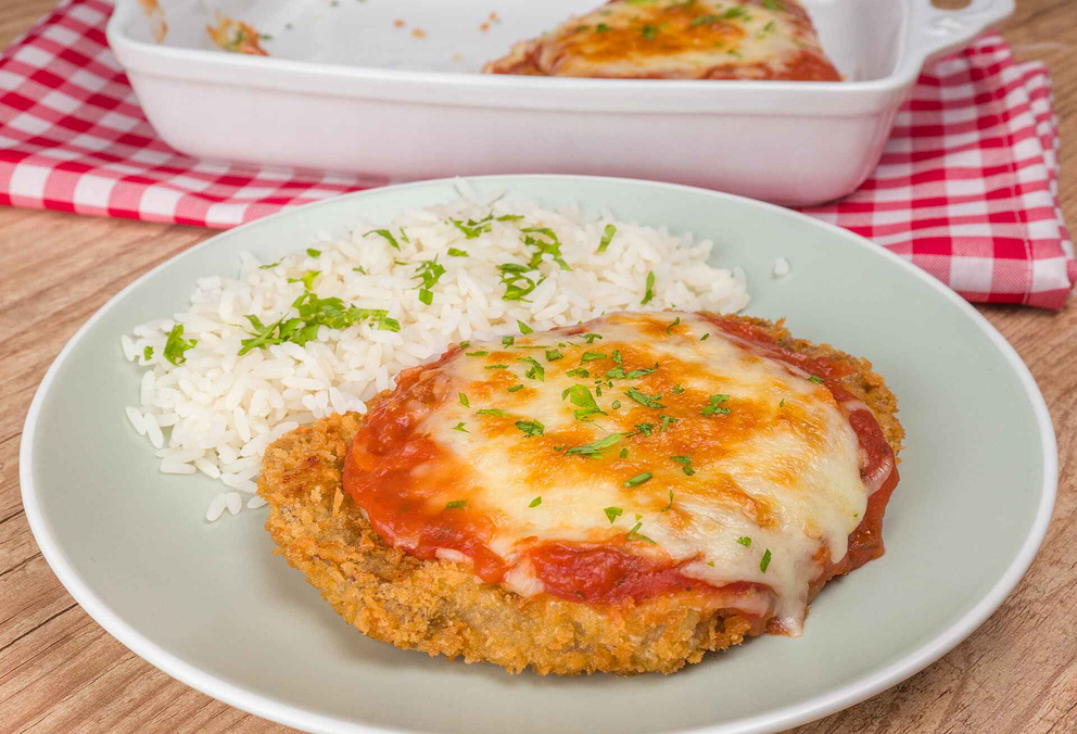 Frango à Parmegiana com Fritas