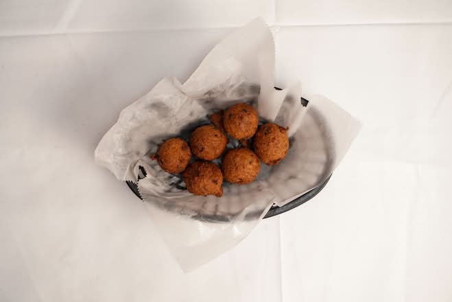 Golden Fried Hushpuppies (6 pcs)