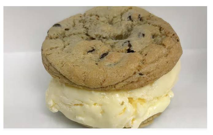 Chocolate Chip/Vanilla - Ice Cream Sandwich