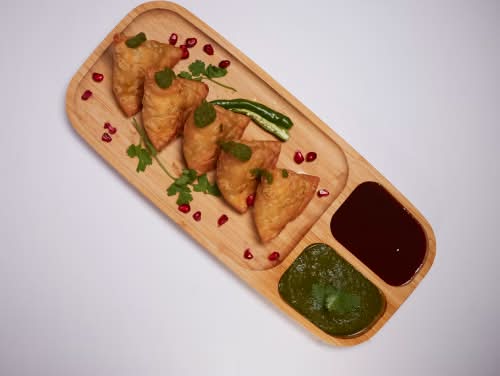 Samosa (APPETIZERS SPECIALTIES ( Served with mint and tamarind sauce ))