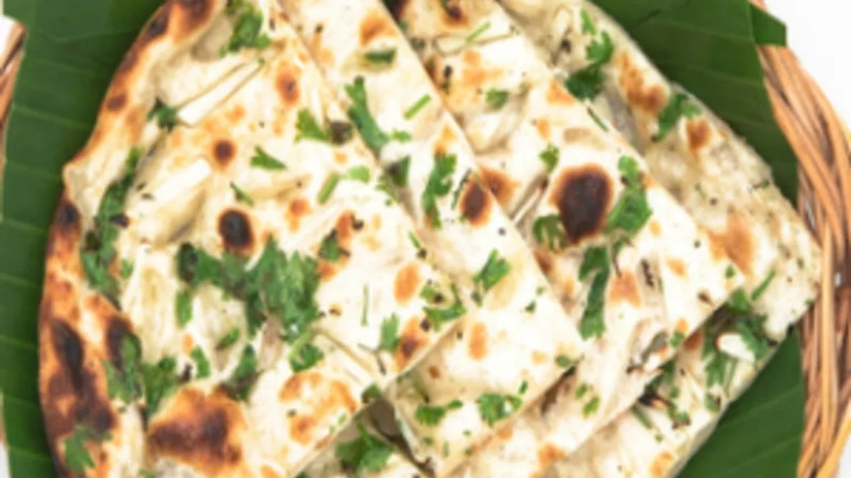 Täidetud Aloo / Sibula Kulcha