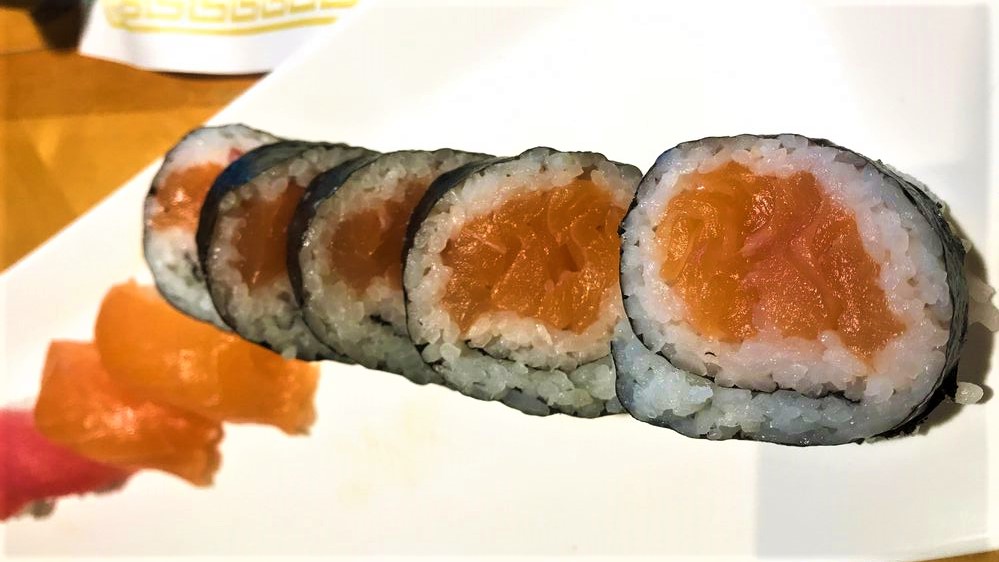 Salmon Roll (5pcs)