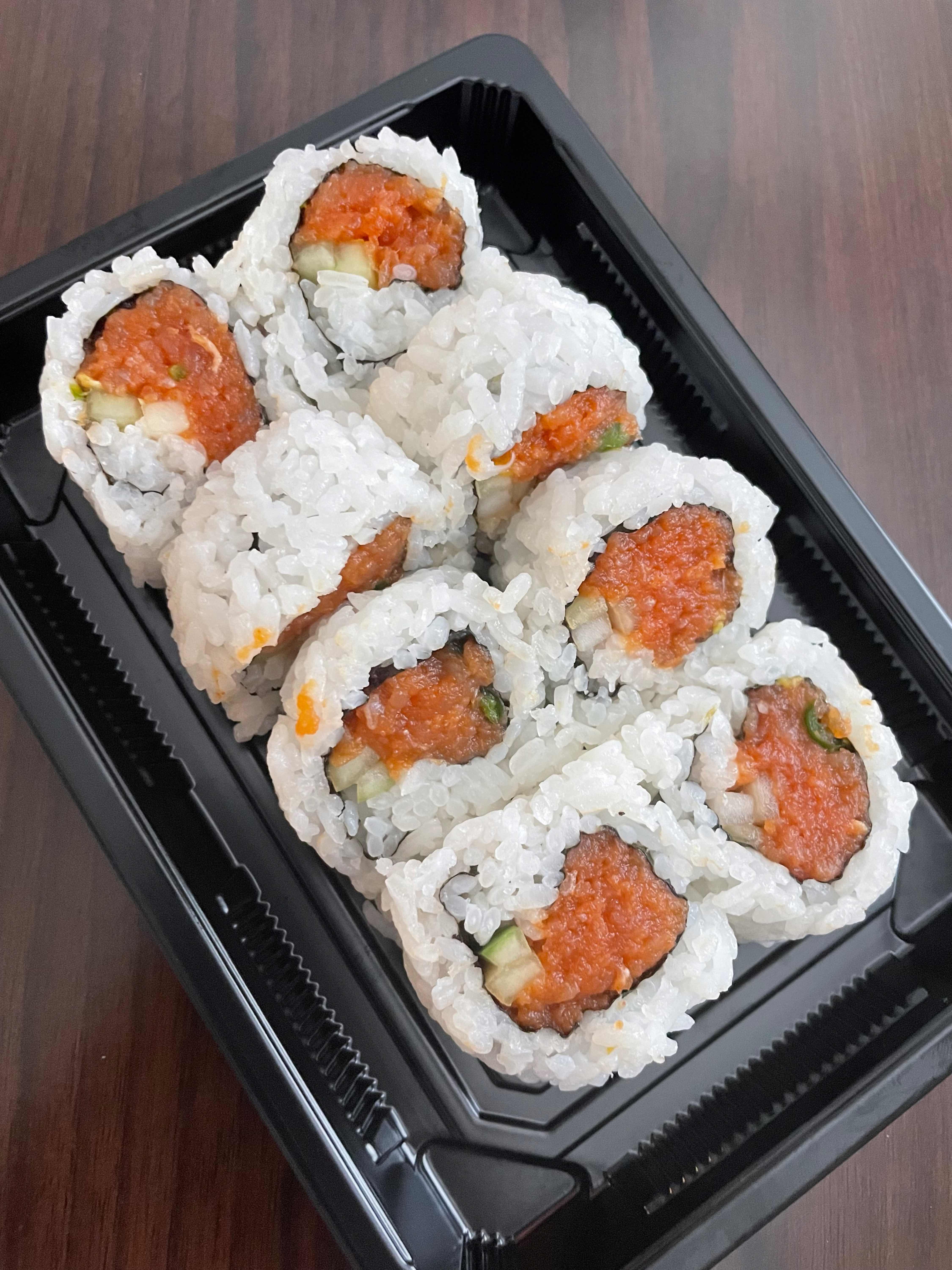 Spicy Tuna Roll (8pcs) w/ cucumber