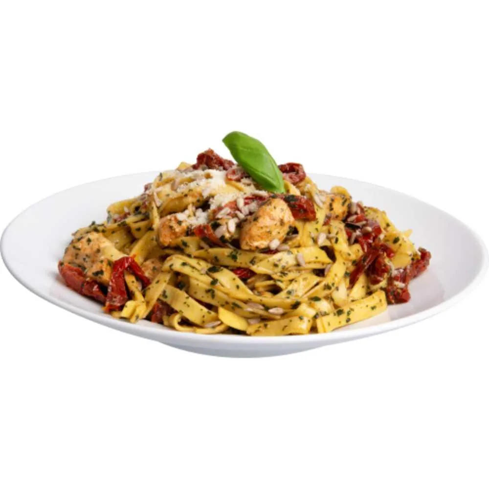 Tagliatelle z kurczakiem suszonymi pomidorami i pesto