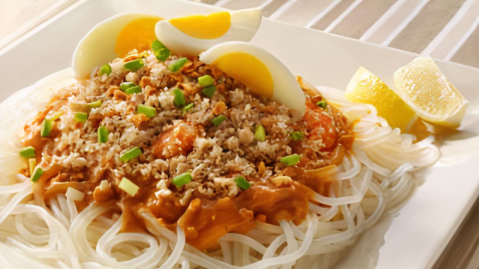 Pancit Palabok (Thin Rice Noodles)