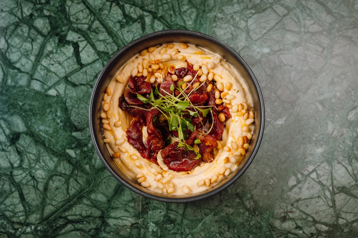 Hummus cu Pastrama de berbecut