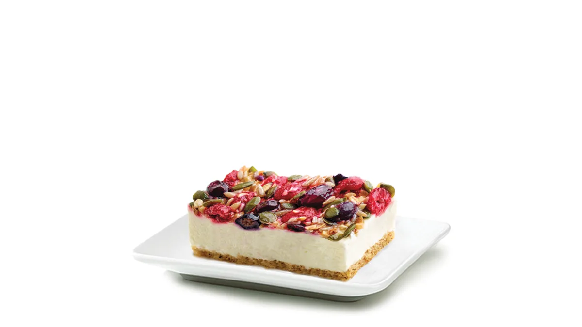 Berry Skyr Cake