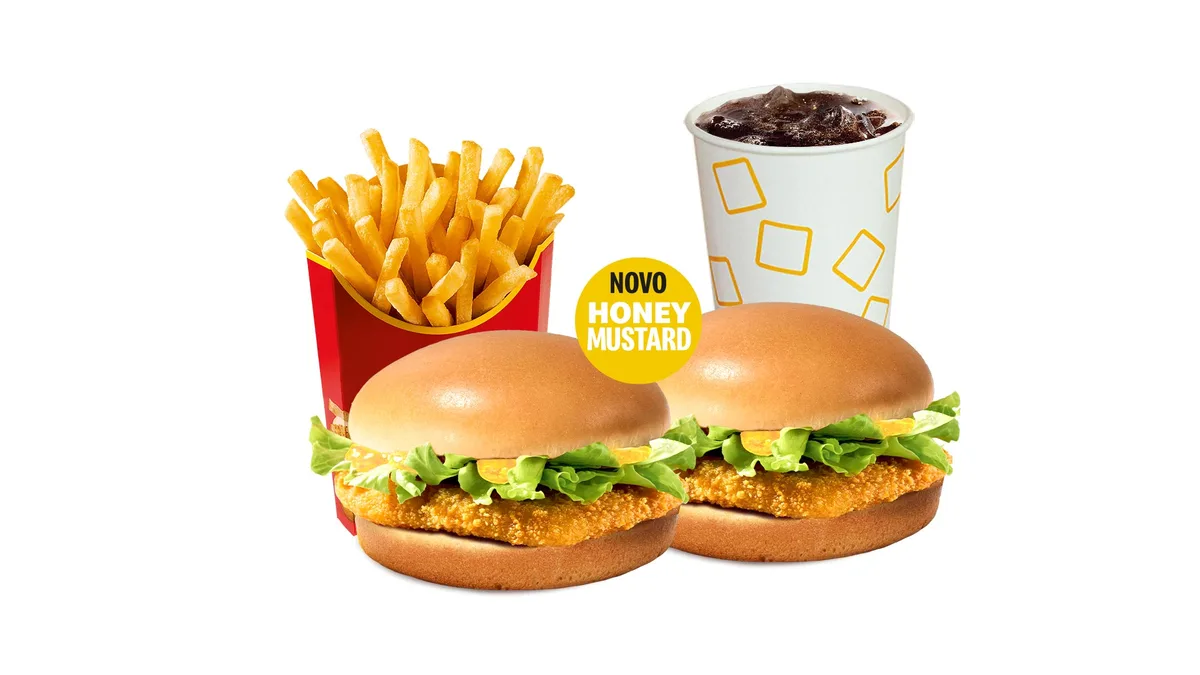 Dva Chickenburgera Honey Mustard obrok