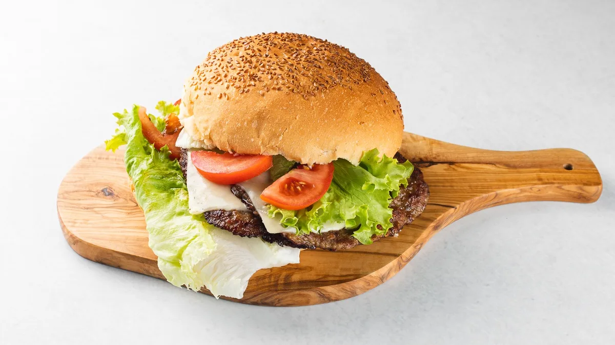 Dvojni cheeseburger