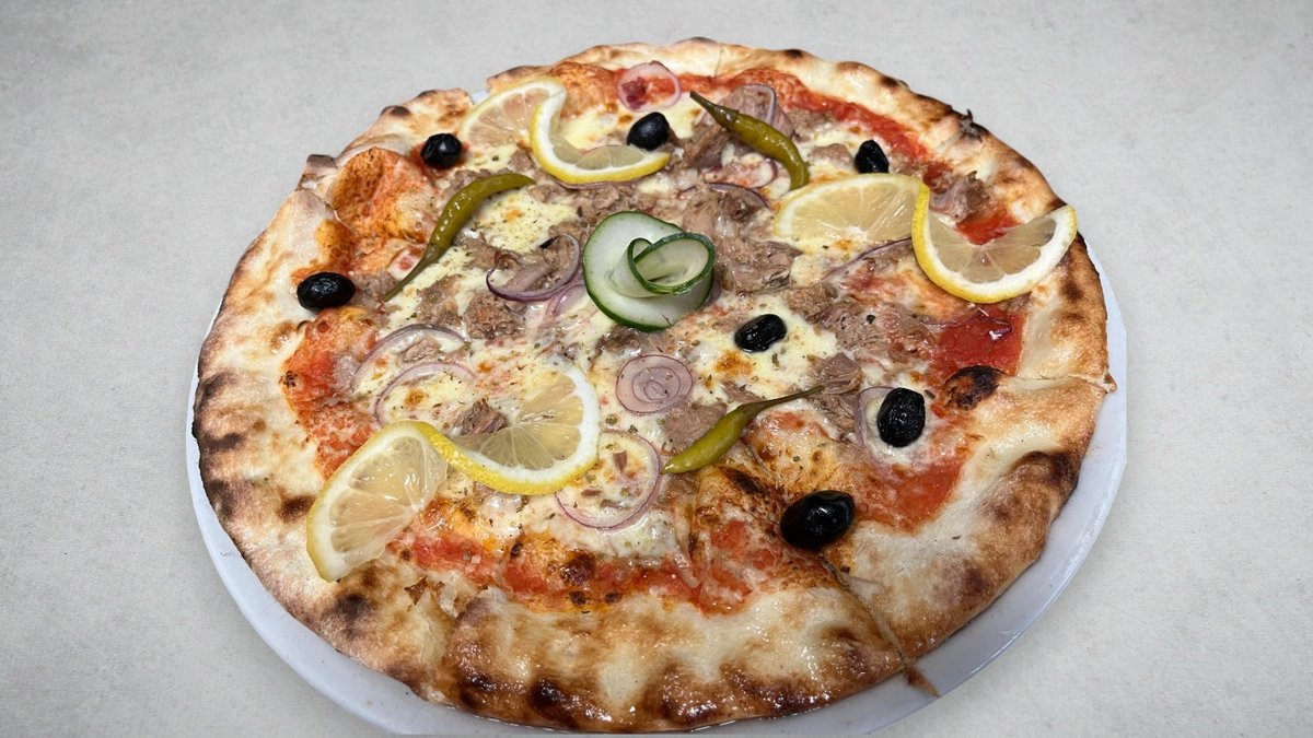 Tuna pizza