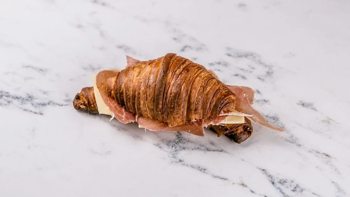 Croissant pršut