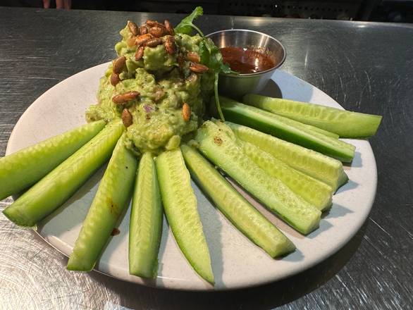 Guacamole Con Cucumbers