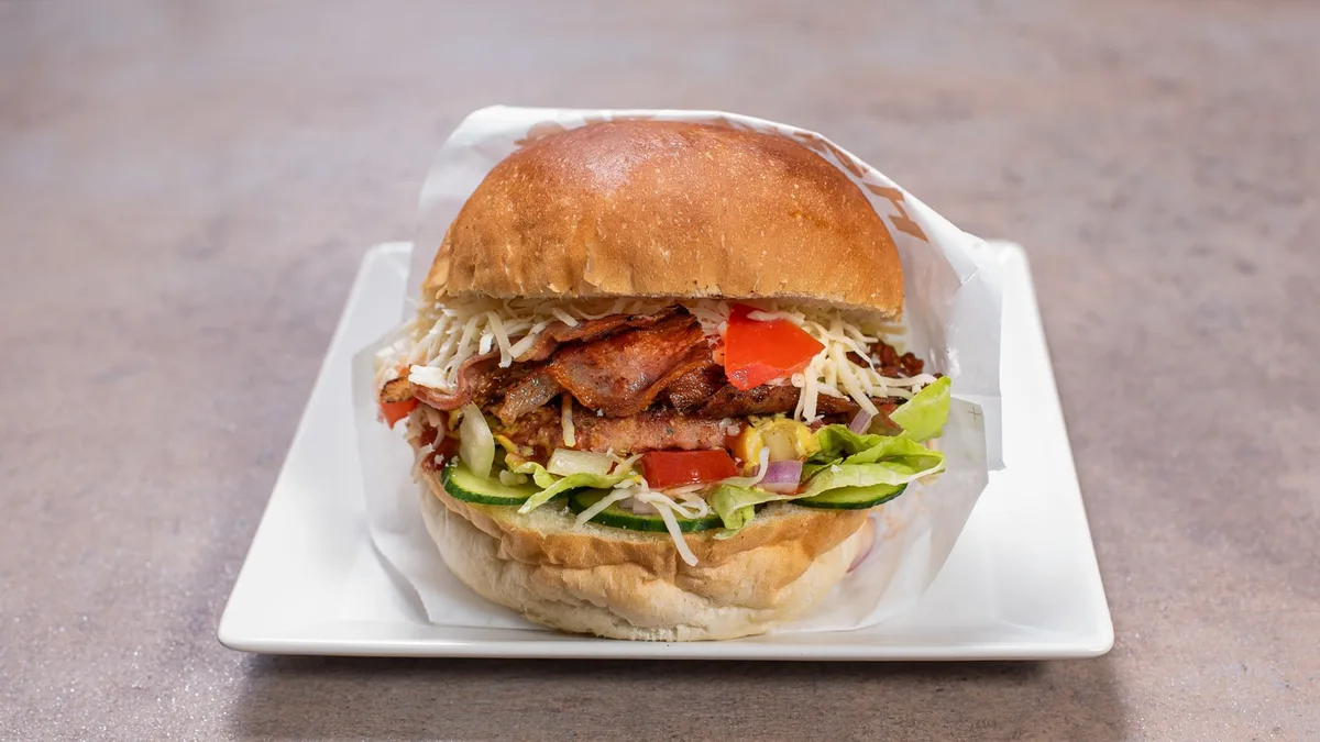 Óriás magyaros hamburger