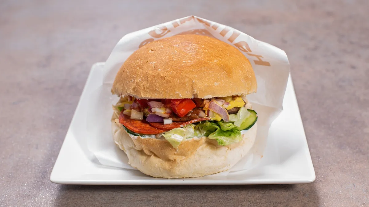 Óriás szalámis hamburger