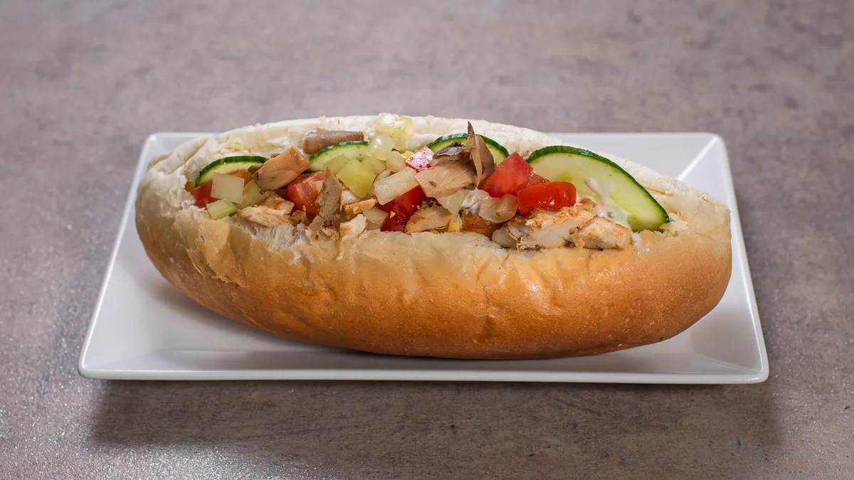 Óriás zöldséges gyros kifliben