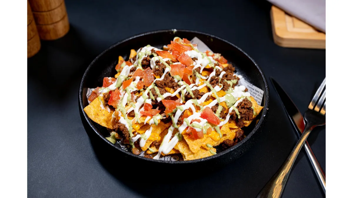Combo Nachos Chilly con carne (cu vita) + Coca-Cola