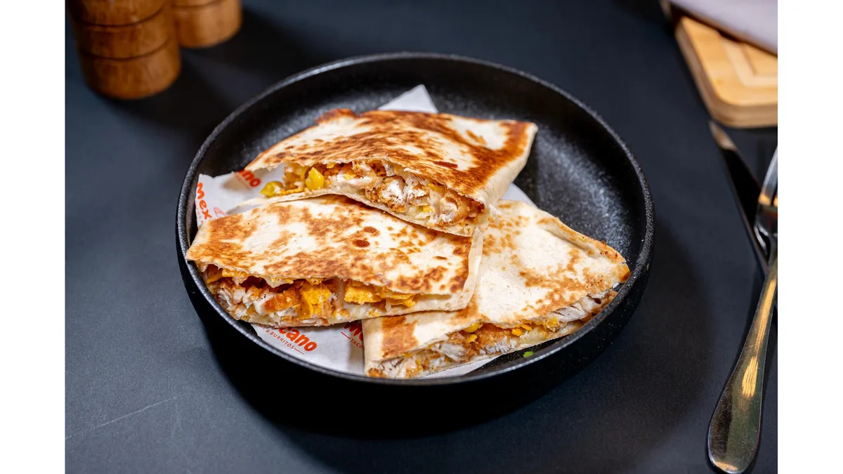 Combo Quesadilla Chessy Crispy Chicken + Churros