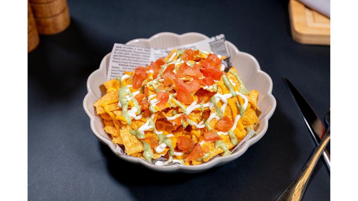 Nachos supreme (cu sosuri)