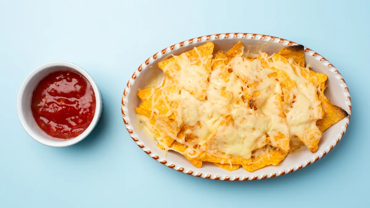 7a. Tortilla Chips mit Käse überbacken