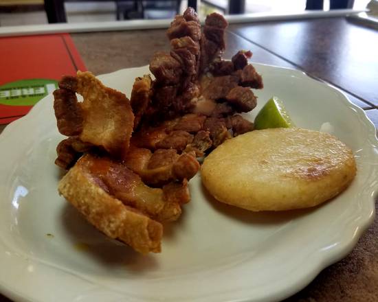 Chicharron con Arepita