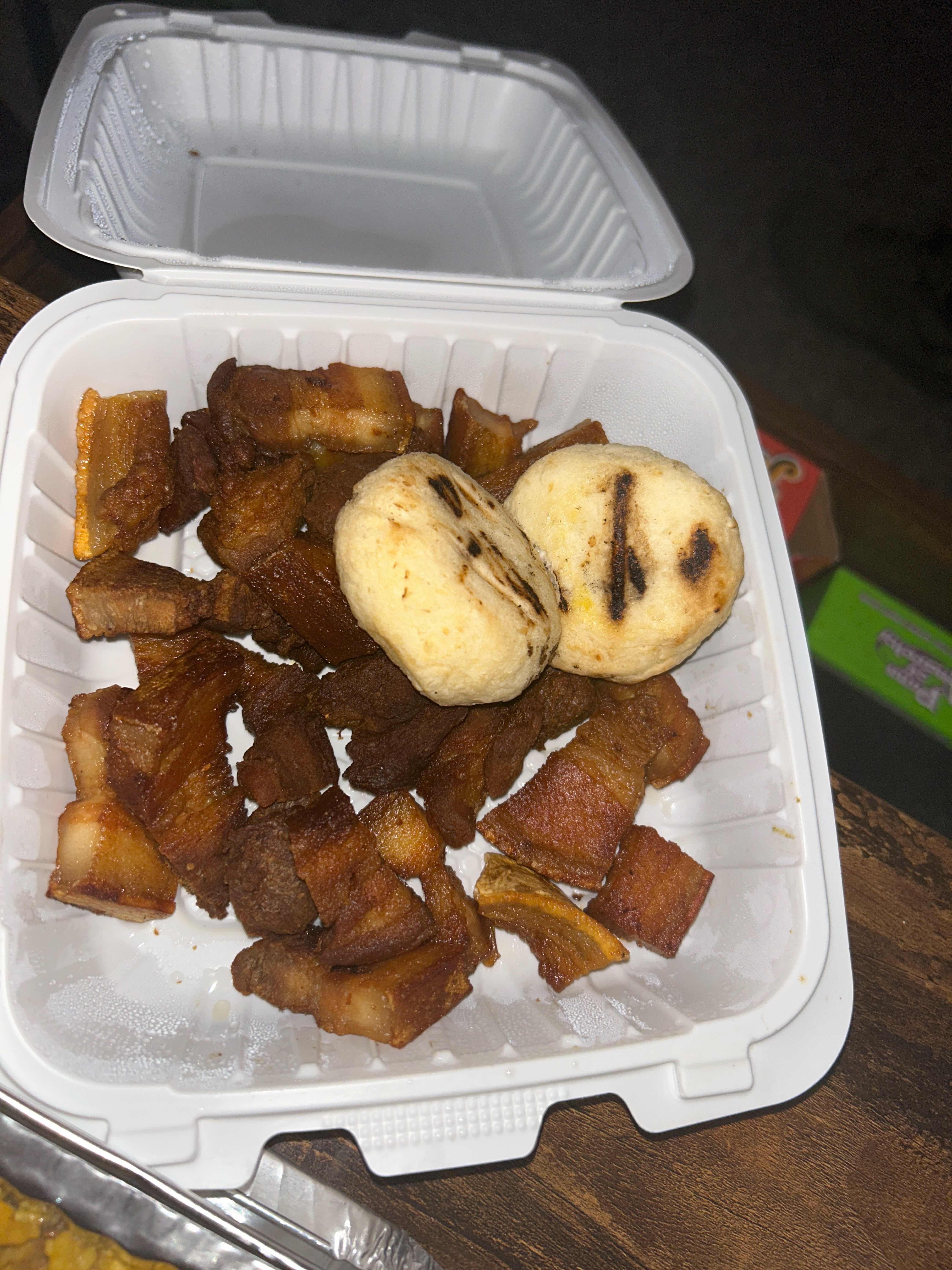 Chicharron Con Arepitas