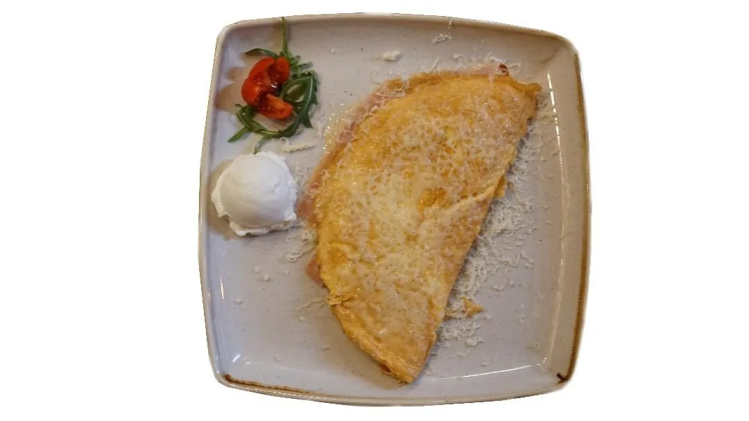 Omlet sa šunkom i sirom